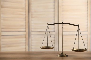 Tahta masada adaletin altın pulları, metin için yer.