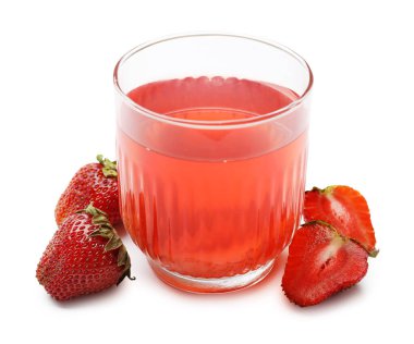 Lezzetli cam karışımı ve beyaz yalıtılmış taze çilekler.