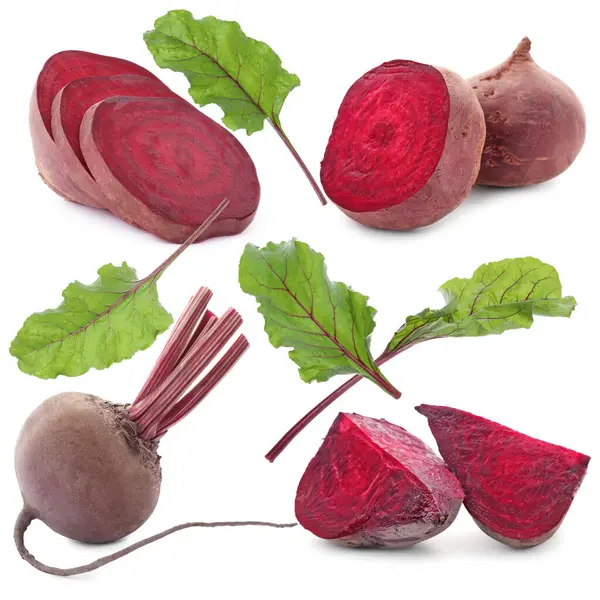 Taze pancarlar ve yeşil yapraklar beyaz üzerine izole edilmiş.