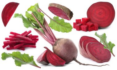 Taze pancarlar ve yeşil yapraklar beyaz üzerine izole edilmiş.