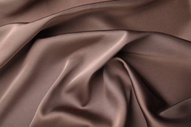 Arkaplan olarak buruşuk açık kahverengi ipek kumaş, üst görünüm