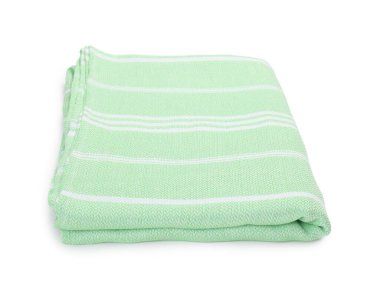 Bir katlanmış plaj havlusu beyaza izole edilmiş.