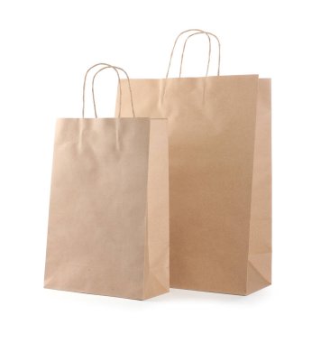 Beyaz üzerine izole edilmiş iki kese kağıdı.