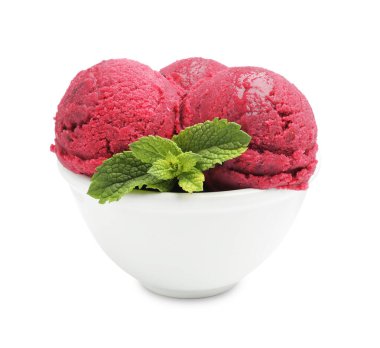 Beyaza izole edilmiş naneli şerbet.