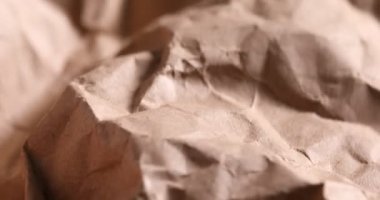 Çevre dostu ambalaj. Kırpılan kraft kağıdı, yakın plan