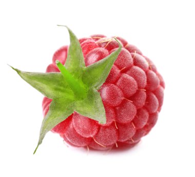 Beyaza izole edilmiş taze ahududu. Lezzetli.