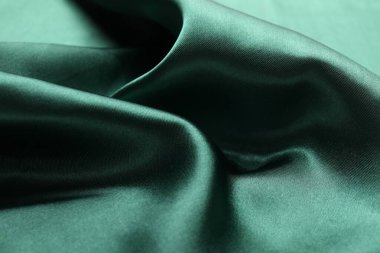 Arkaplan olarak buruşmuş yeşil ipek kumaş, yakın plan