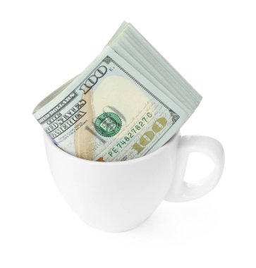 Beyaz bardakta izole edilmiş dolar banknotları