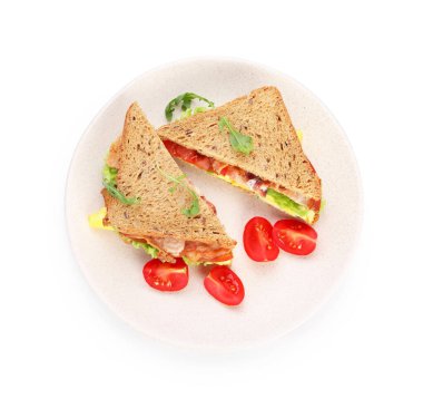 Pastırmalı, peynirli ve sebzeli lezzetli sandviçler.