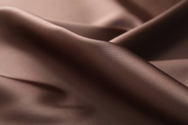 Arkaplan olarak buruşuk açık kahverengi ipek kumaş, yakın plan