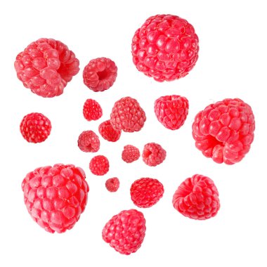 Beyaz arka planda havada dönen taze ahududular.