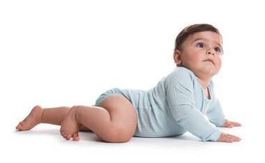 Beyaz arka planda şirin küçük bebek portresi