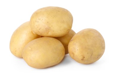 Birçok taze çiğ patates beyaz üzerine izole edilmiş.