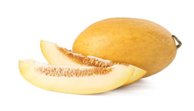 Tam ve kesilmiş kavunlar beyazda izole edilmiş.