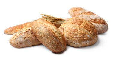 Beyaz arka planda farklı ekmek türleri ve dikenler