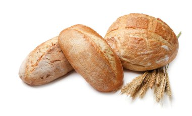 Beyaz arka planda farklı ekmek türleri ve dikenler