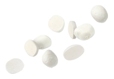 Beyaz arka planda Mozzarella peyniri