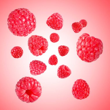 Pembe eğimli arka planda havada dönen taze ahududu.