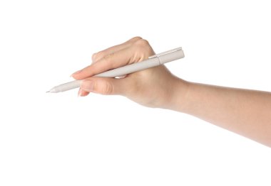 Beyaz arka planda kalem tutan kadın, yakın çekim