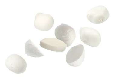 Beyaz arka planda Mozzarella peyniri