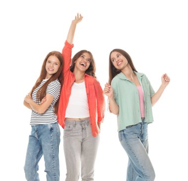 Beyaz arka planda mutlu arkadaşların portresi