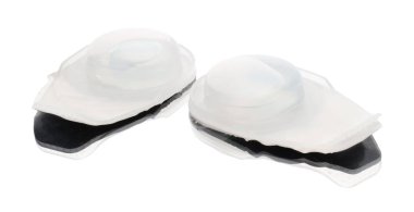 Kontakt lensli kabarcık paketleri beyaza izole edildi