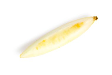 Olgun kavun dilimi beyaza izole edilmiş, üstten.