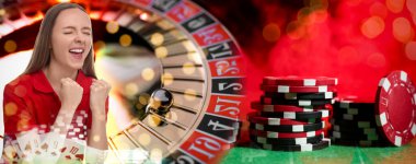 Mutlu kumarbaz, kumarhane fişleri, iskambil kağıtları ve rulet. Pankart tasarımı