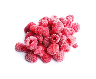 Donmuş ahududu beyaza izole edilmiş, üst manzara