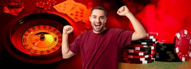 Mutlu kumarbaz, kumarhane fişleri, iskambil kağıtları ve rulet. Pankart tasarımı