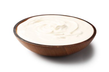 Beyaz tenceredeki lezzetli ekşi krema.