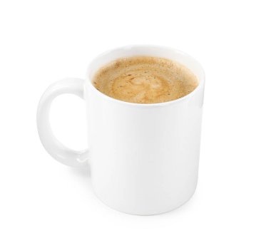 Beyaz üzerine izole edilmiş fincandaki Aromatik kahve. Tasarım için model