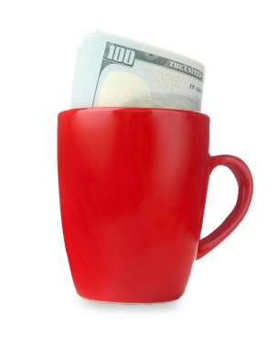 Beyaz bardakta izole edilmiş dolar banknotları