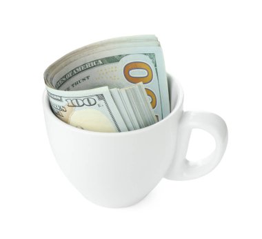 Beyaz bardakta izole edilmiş dolar banknotları