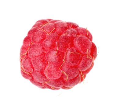 Taze olgun bir ahududu beyaza izole edilmiş.