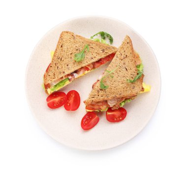 Pastırmalı, peynirli ve sebzeli lezzetli sandviçler.