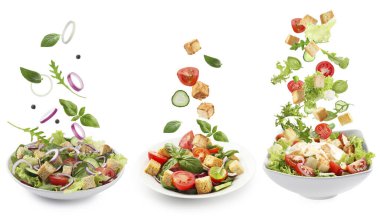 Ekmek ve diğer malzemeler beyaz arka planda salata kaselerine dökülüyor.