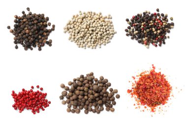 Farklı biber türleri, set. Beyaz üzerine izole baharatlar, üst görünüm