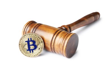 Kripto para birimi. Bitcoin ve yargıç tokmağı beyazda izole edildi