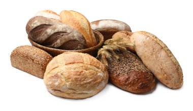 Beyaza izole edilmiş farklı ekmek ve buğday dalları.