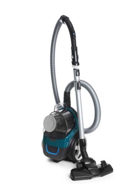 Beyaz arka planda bir elektrikli süpürge. Ev aletleri