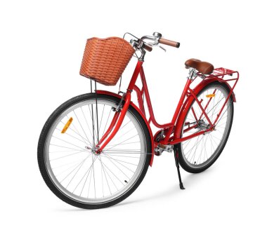 Beyaz arka planda sepeti olan bir bisiklet.