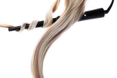 Sarı saç örgülü saç maşası beyaza izole edilmiş.