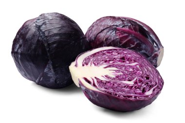 Kırmızı lahanaların yarısı beyaza izole edilmiş.