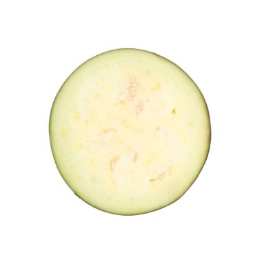 Beyaz üzerine izole edilmiş çiğ patlıcan dilimi.