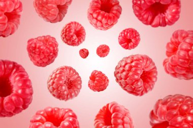 Pembe arka planda havada dönen taze ahududular.