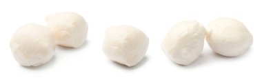 Mozzarella peynir topları beyaza izole edilmiş, set