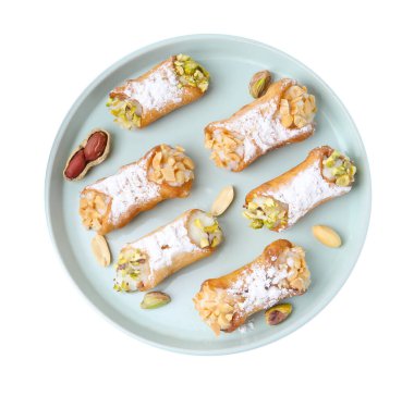 Ricotta peynirli, fıstıklı, fıstıklı ve pudra şekerli nefis cannoli.