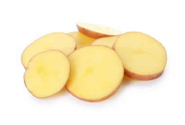 Taze patatesler beyaz üzerine izole edilmiş.