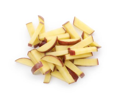 Taze kırmızı patatesler beyaza izole edilmiş.